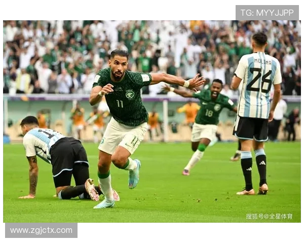 阿拉维斯与瓦伦西亚半场鏖战零比零攻守拉锯场面胶着难分高下依旧